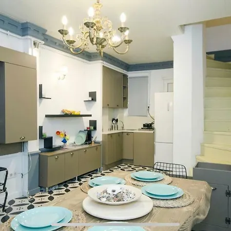 Central Stylish Triplex House / Old City & Balat Prázdninový dům Istanbulská provincie