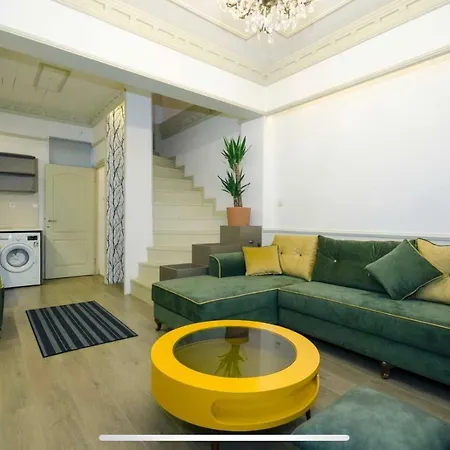 Central Stylish Triplex House / Old City & Balat *